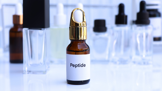 Peptidai kosmetikoje: viskas, ką reikia žinoti apie odos jaunystės ingredientą
